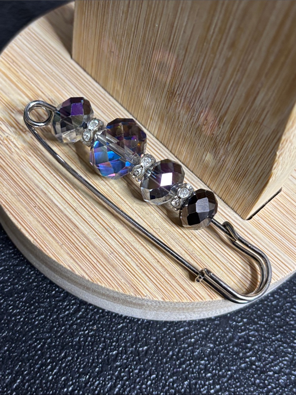 Source Unknown Aurora Crystal Beaded Brooch with Silver Tone Pin AB
